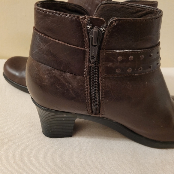 Clarks Dream Belle Women's Brown Leather Side Zip Heeled Ankle Booties Size 7M - Picture 7 of 8